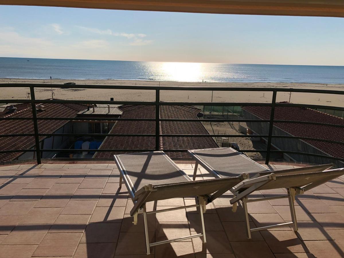 Attico Sulla Spiaggia Viareggio Exterior photo