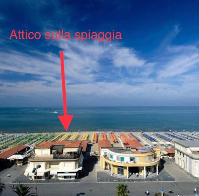 Attico Sulla Spiaggia Viareggio Exterior photo